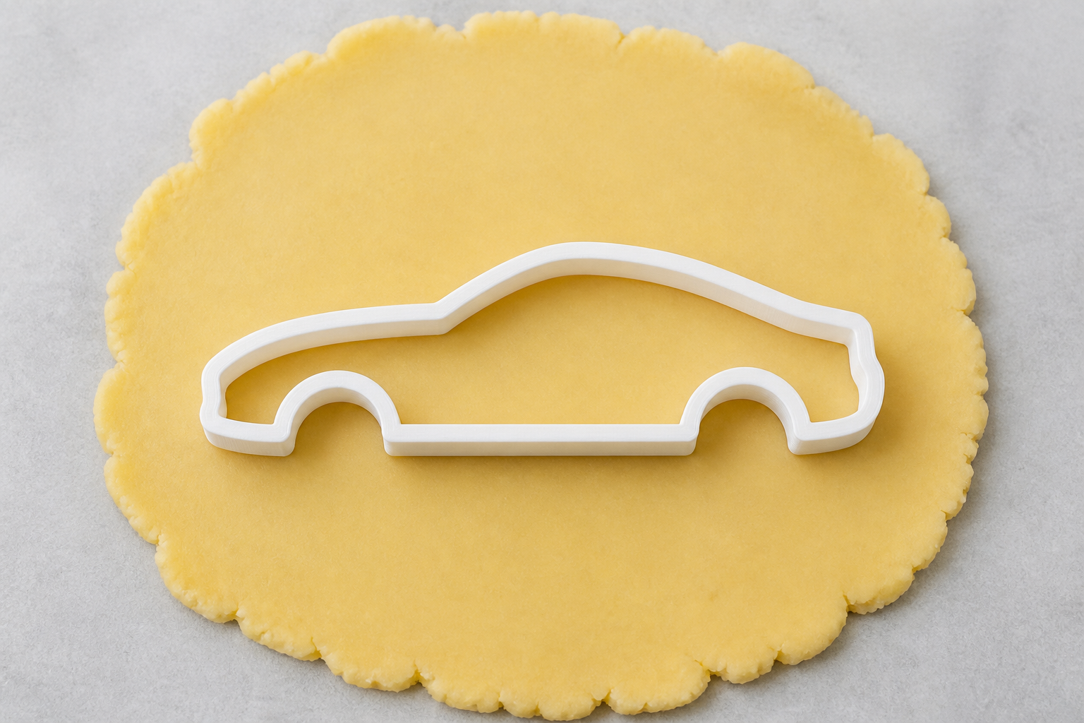 Weiße Auto-Silhouette Ausstechform auf Keksteig, Made in Germany